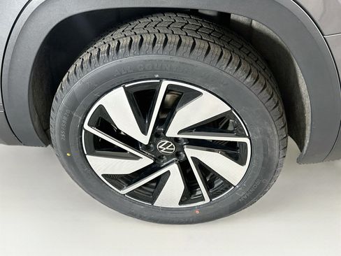 Used 2025 Volkswagen Atlas SE FWD image 11