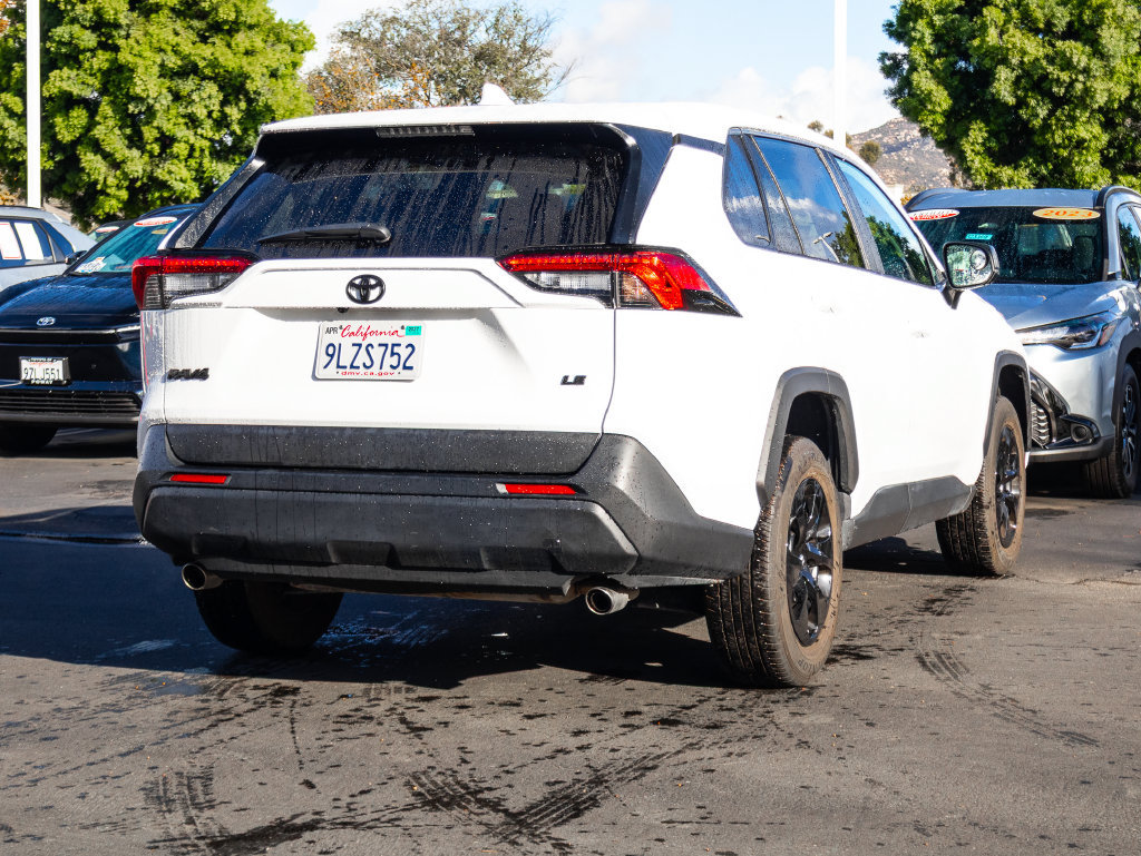 Used 2023 Toyota RAV4 LE AWD/4WD image 7