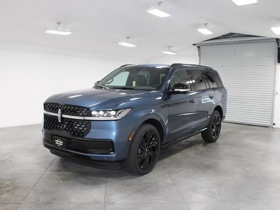 New 2027 Lincoln Navigator Reserve w/ Jet Appearance Package