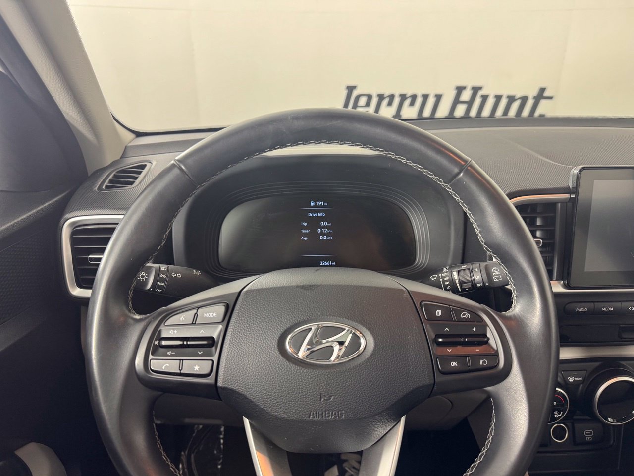 Used 2025 Hyundai Venue SEL FWD image 16