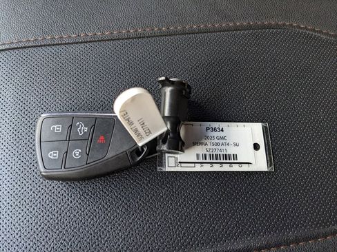 Used 2025 GMC Sierra 1500 AT4 image 39