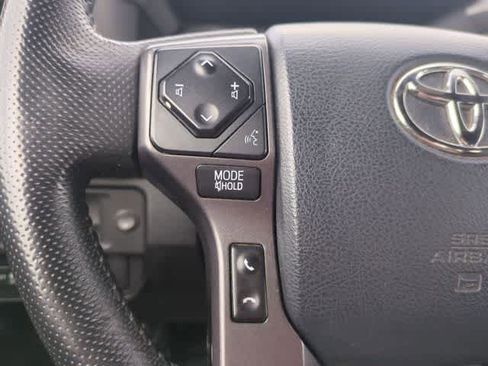 Used 2017 Toyota Tacoma TRD Sport w/ Tow Package (A/T) AWD/4WD image 22