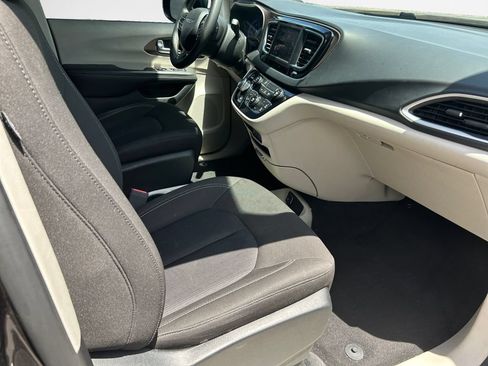 Used 2023 Chrysler Voyager LX FWD image 30
