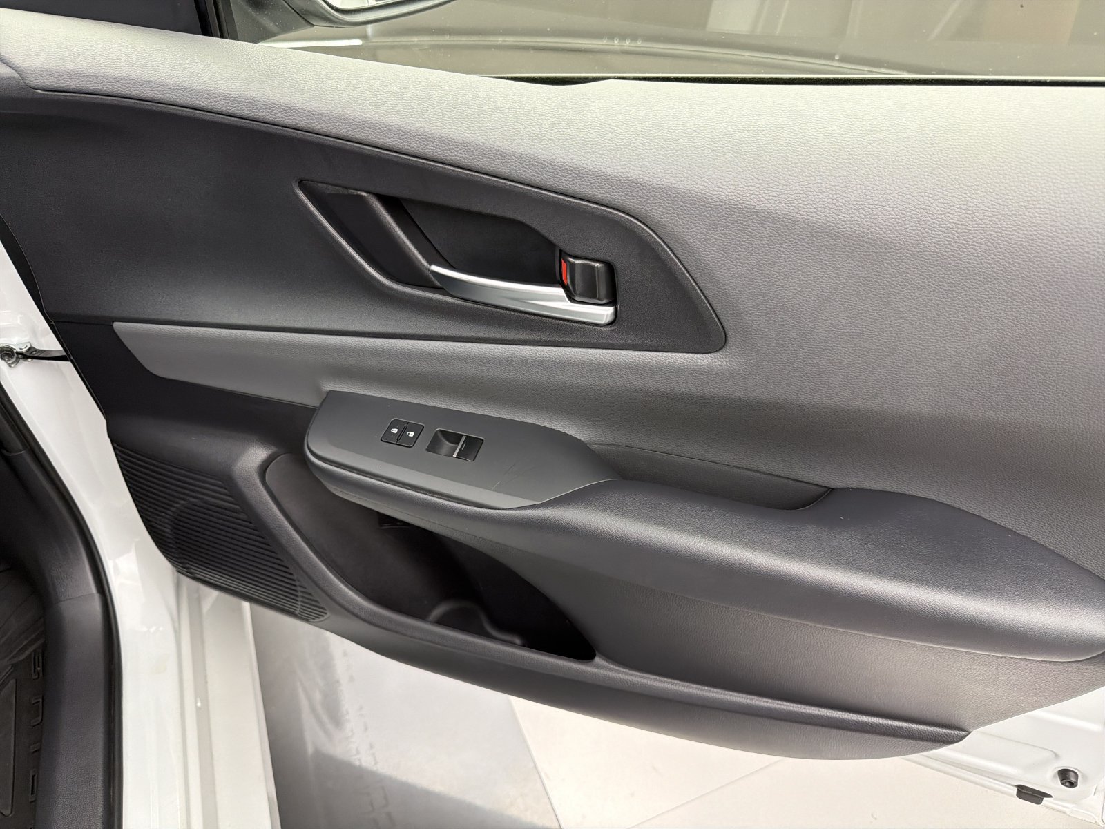 Certified 2025 Toyota Prius XLE FWD image 14