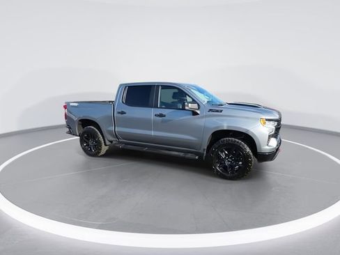 Used 2025 Chevrolet Silverado 1500 LT Trail Boss w/ Convenience Package II AWD/4WD image 2