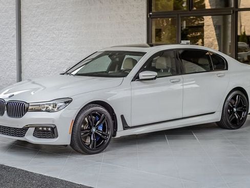 Used 2018 BMW 740i xDrive AWD/4WD image 6