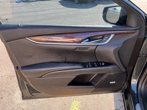 Used 2013 Cadillac XTS Luxury image 17