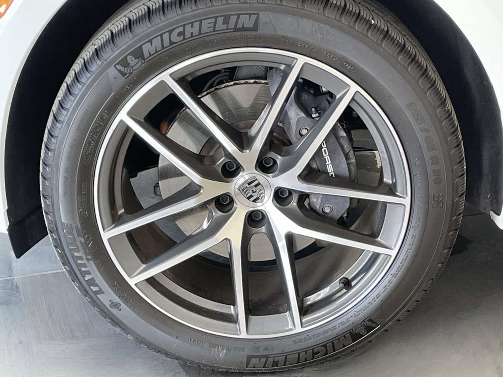 Certified 2026 Porsche Macan AWD/4WD image 11