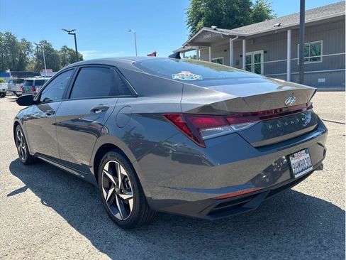 Used 2023 Hyundai Elantra SEL w/ Convenience Package FWD image 5