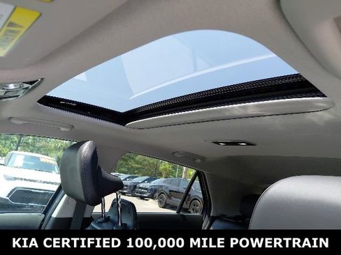 Certified 2025 Kia Niro FWD image 30