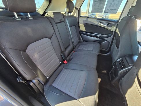 Used 2019 Ford Edge SE image 30