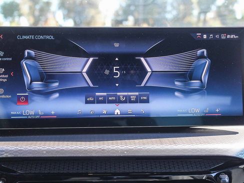 Used 2025 BMW M240i xDrive Coupe image 15