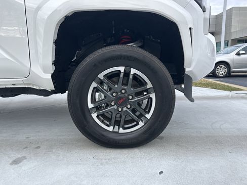 Certified 2025 Toyota Tacoma TRD Off-Road image 13