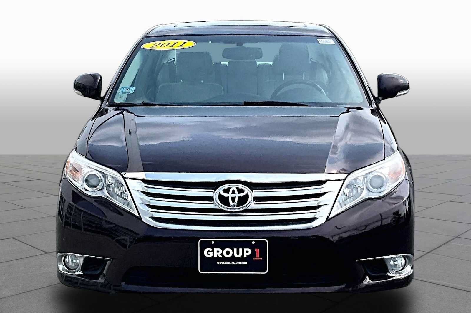 Used 2011 Toyota Avalon Limited FWD image 3
