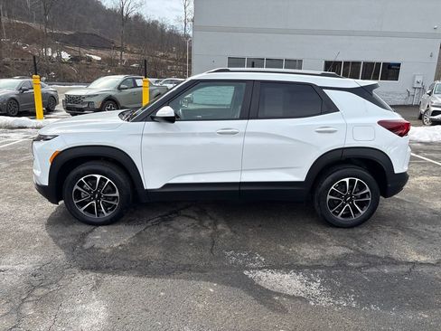 Used 2024 Chevrolet TrailBlazer LT image 3