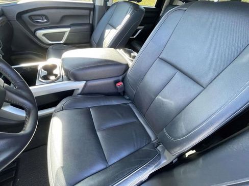 Used 2021 Nissan Titan SL w/ Moonroof Package image 13