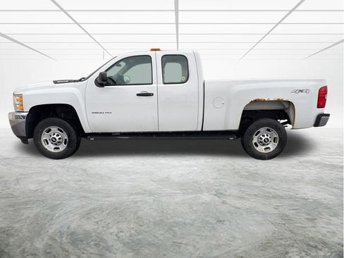 Used 2013 Chevrolet Silverado 2500 W/T AWD/4WD image 2