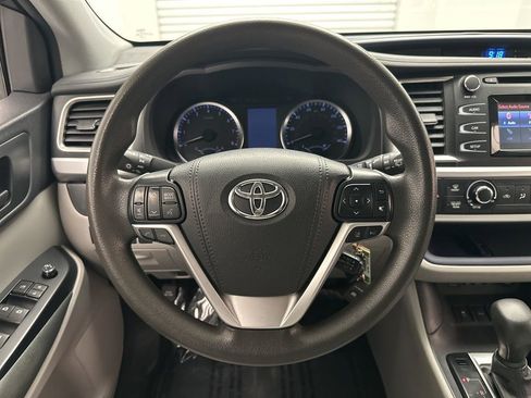 Used 2019 Toyota Highlander LE image 20