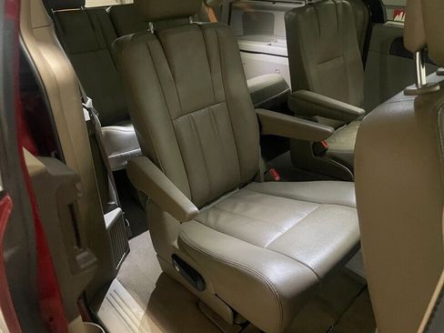 Used 2015 Chrysler Town & Country Touring-L image 21