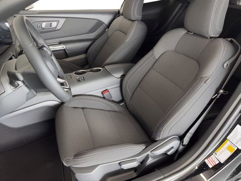 Used 2025 Ford Mustang EcoBoost image 5