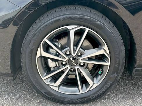 Certified 2022 Kia Forte LXS w/ LXS Technology Package FWD image 10