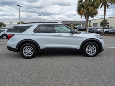 Certified 2026 Ford Explorer Active w/ Active Comfort Package RWD image 3