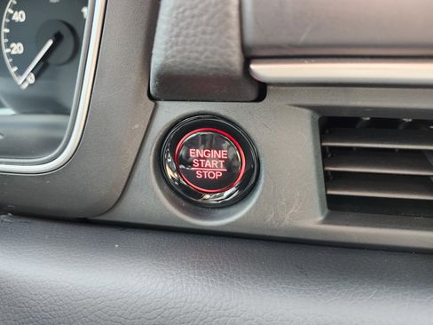 Used 2023 Honda Pilot Touring image 9