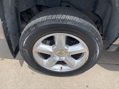 Used 2007 Chevrolet Suburban LT w/ LT Preferred Equipment Group AWD/4WD image 9