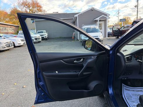 Used 2017 Nissan Rogue S image 27