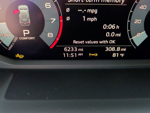 Certified 2025 Audi Q3 2.0T Premium Plus w/ Premium Plus Package AWD/4WD image 19