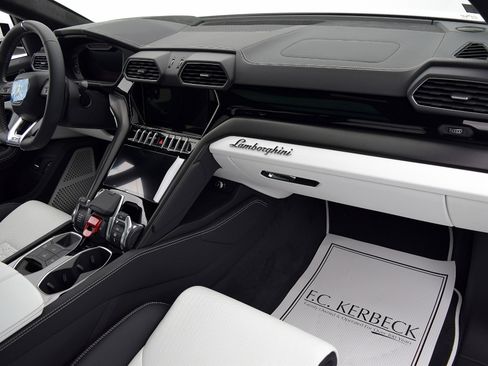 Used 2021 Lamborghini Urus image 21