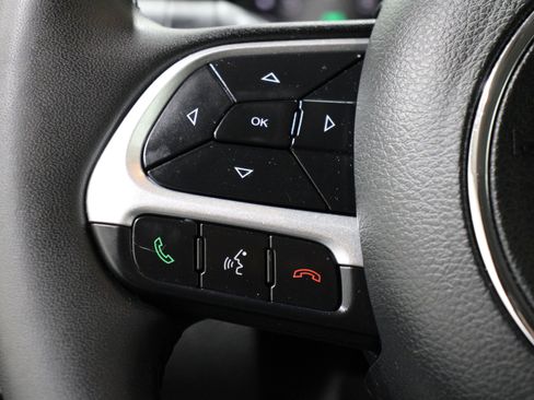 Used 2019 Jeep Renegade Latitude w/ Popular Equipment Group image 9