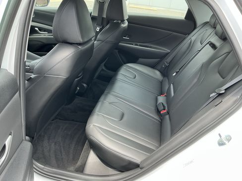 Used 2025 Hyundai Elantra Limited FWD image 16