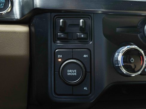 Used 2025 Ford F450 Lariat w/ Lariat Ultimate Package AWD/4WD image 32