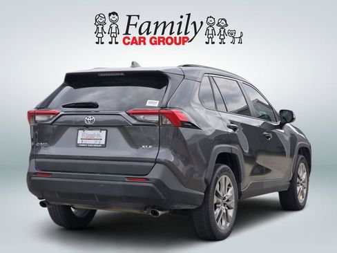Used 2021 Toyota RAV4 XLE Premium FWD image 4