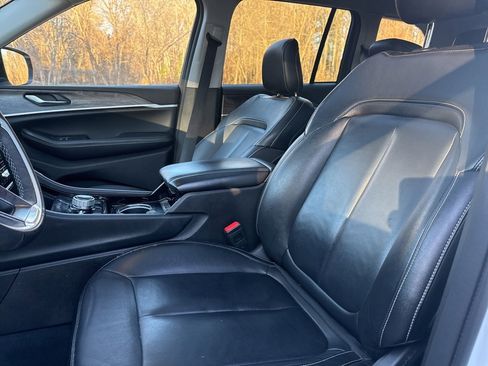 Used 2023 Jeep Grand Cherokee 4WD 4xe image 9