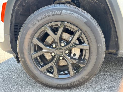 Certified 2024 Jeep Grand Cherokee Altitude RWD image 14