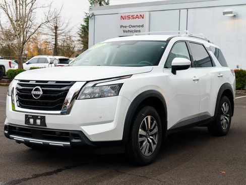 New 2025 Nissan Pathfinder SL image 3