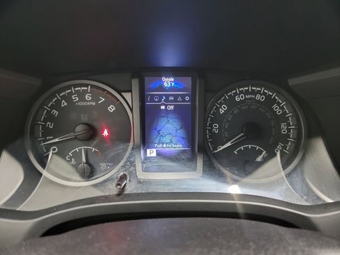 Used 2016 Toyota Tacoma TRD Sport w/ Towing Package image 18