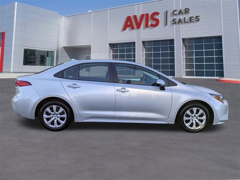 Used 2025 Toyota Corolla LE image 5