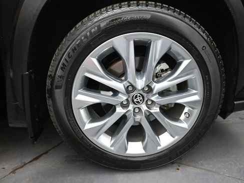 Used 2023 Toyota Highlander Limited image 22