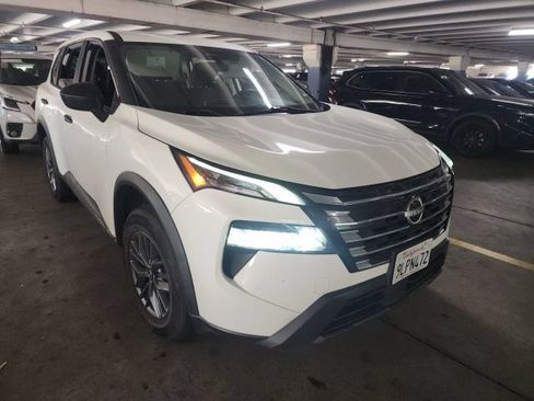 Used 2024 Nissan Rogue S FWD image 1