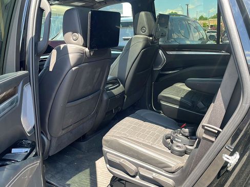 Used 2025 Cadillac Escalade Sport Platinum w/ LPO, Floor Liner Package AWD/4WD image 6