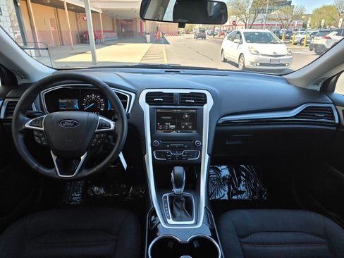 Used 2016 Ford Fusion SE FWD image 15