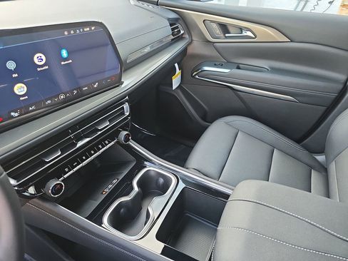 New 2026 Chevrolet Traverse LT w/ Sun and Wheel Package FWD image 25