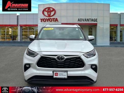 Used 2023 Toyota Highlander XLE AWD/4WD image 2