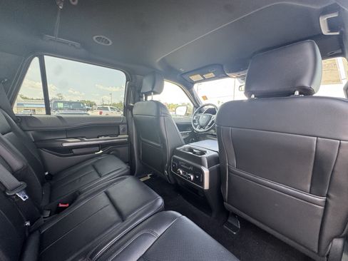 Used 2018 Ford Expedition XLT w/ Equipment Group 202A RWD image 33