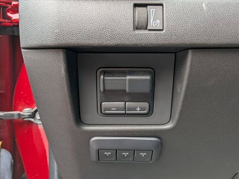 Used 2024 GMC Canyon AT4X w/ AT4X AEV Edition AWD/4WD image 18