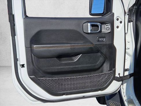 Used 2024 Jeep Wrangler Unlimited Sahara w/ Technology Group AWD/4WD image 9