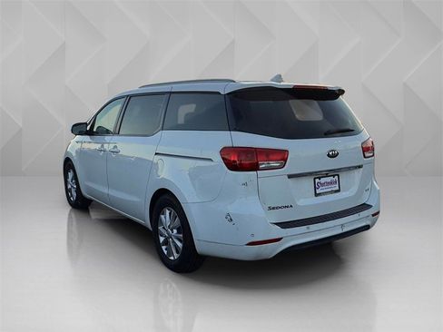Used 2017 Kia Sedona LX w/ LX Essentials Premium Package image 7